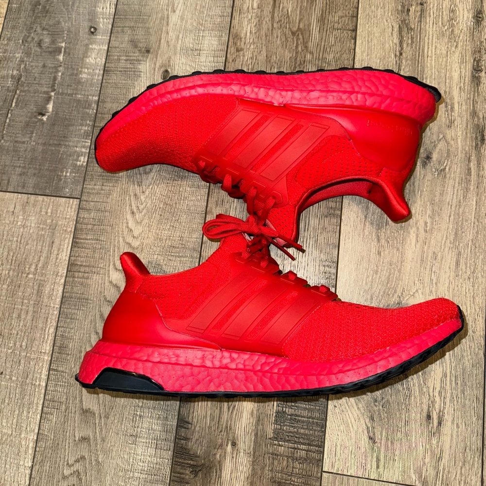ADIDAS ULTRABOOST SNEAKERS